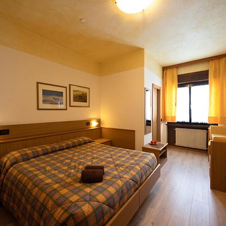 Albergo Venezia Passo Rolle Exterior photo