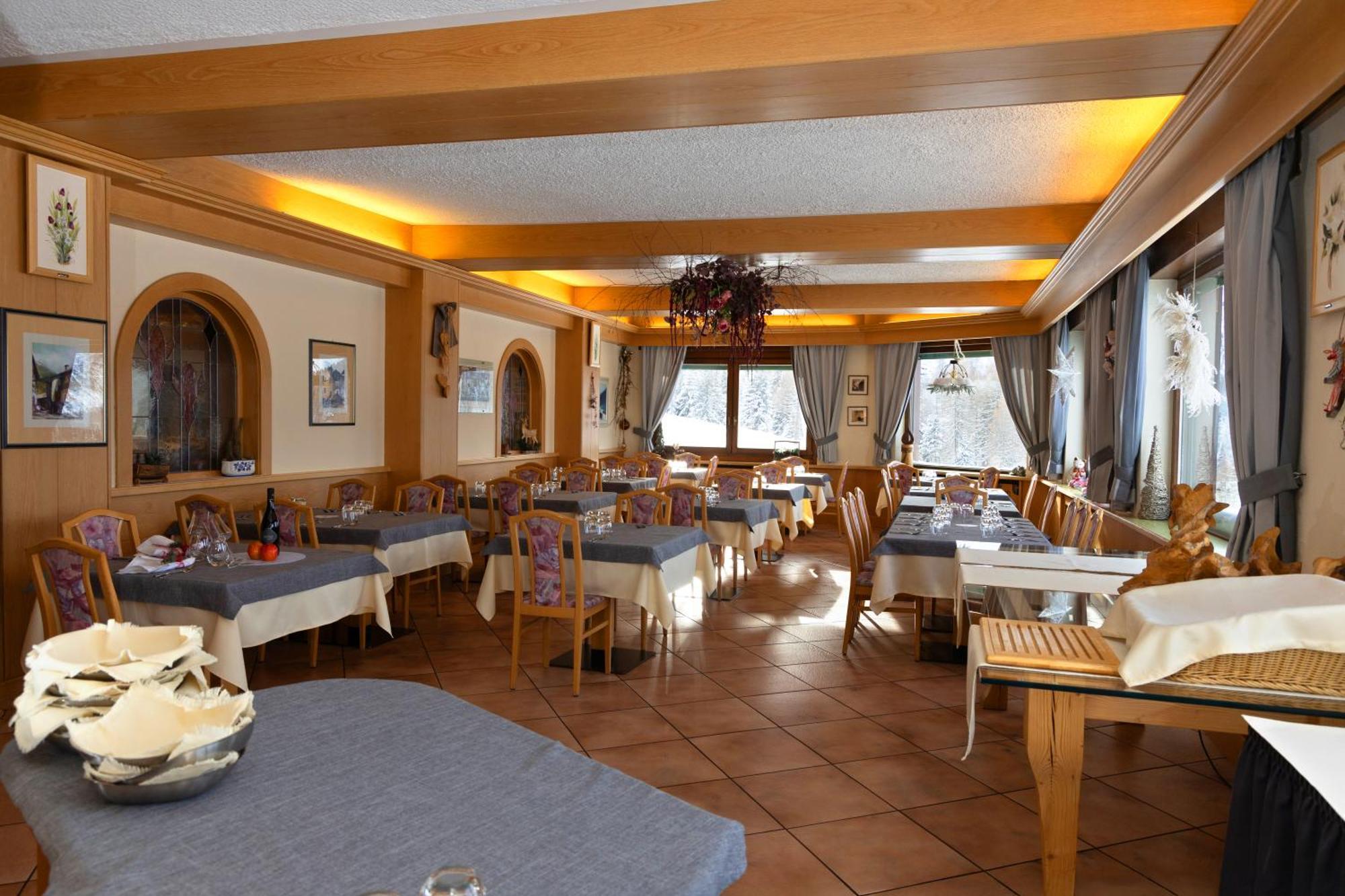 Albergo Venezia Passo Rolle Exterior photo