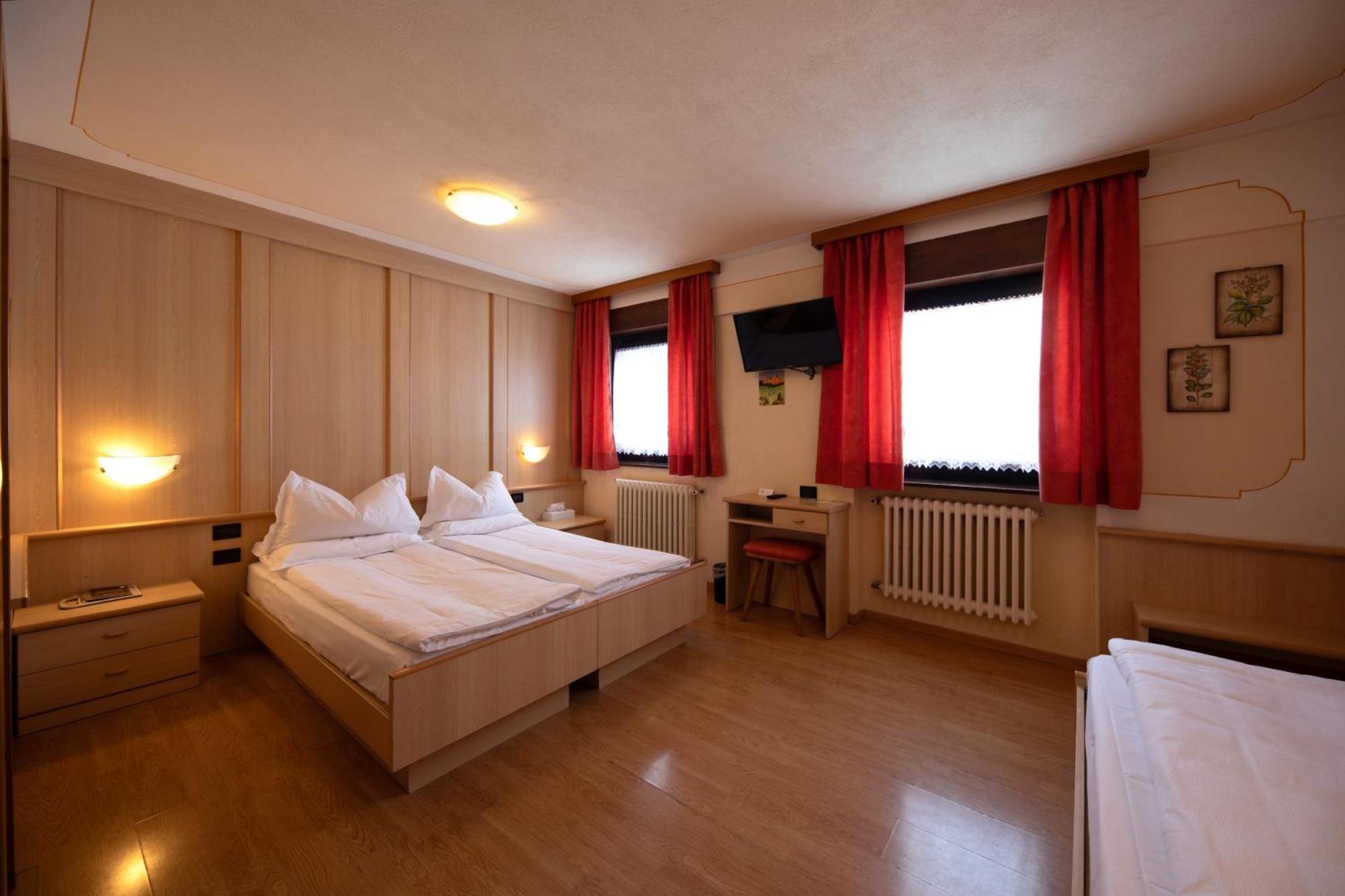 Albergo Venezia Passo Rolle Exterior photo