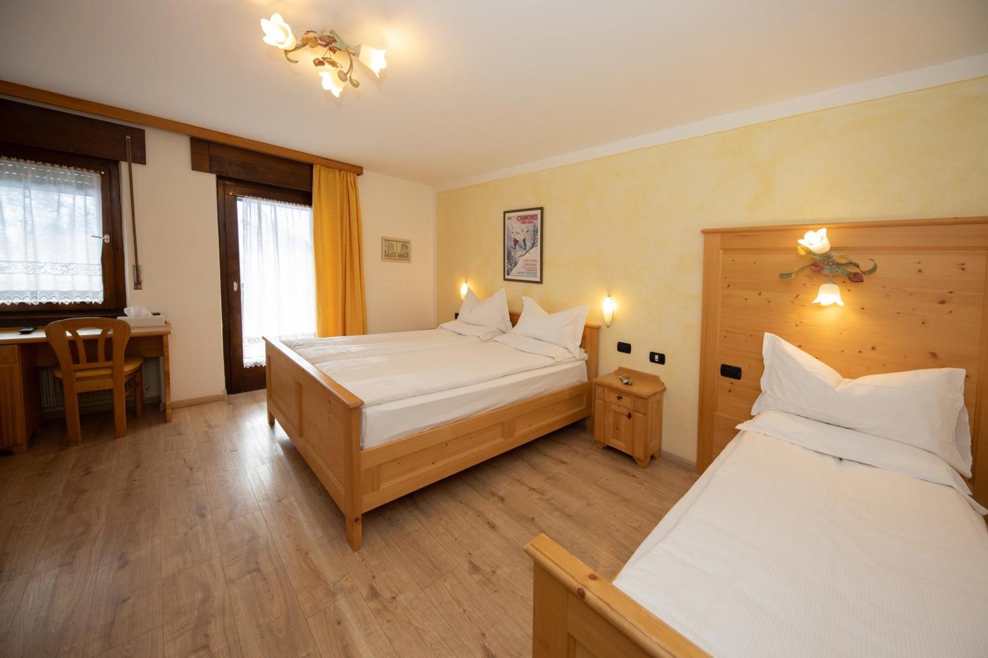 Albergo Venezia Passo Rolle Exterior photo