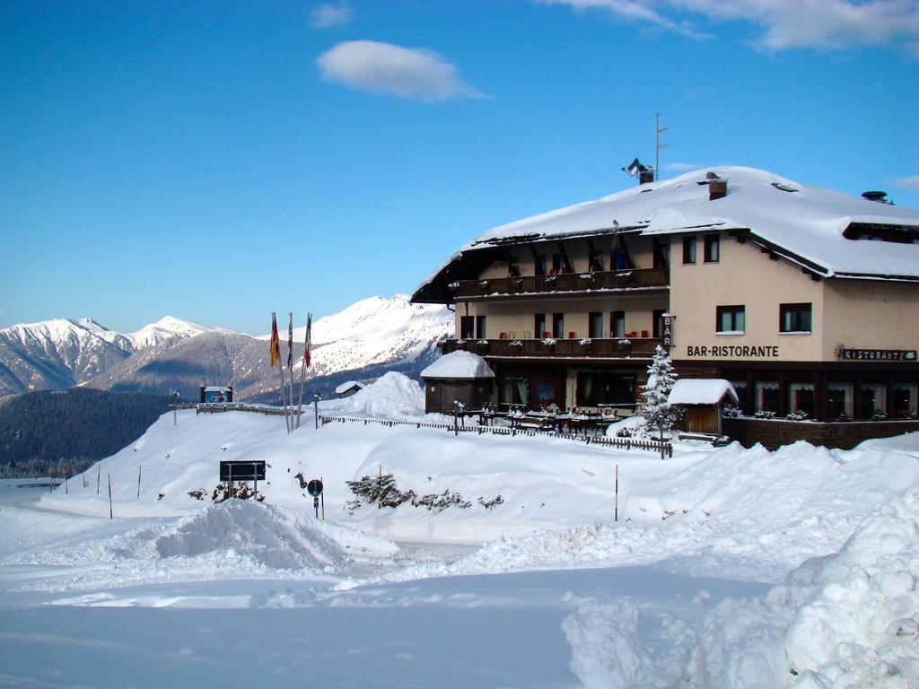 Albergo Venezia Passo Rolle Exterior photo