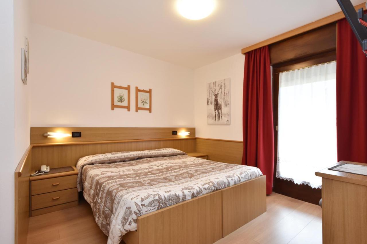 Albergo Venezia Passo Rolle Exterior photo